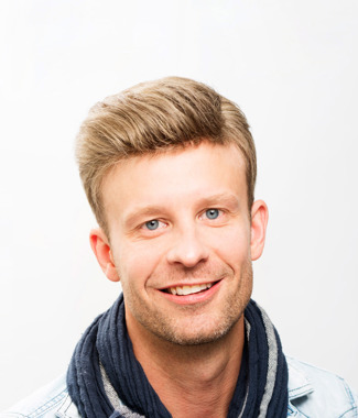 Stian med moderne sveis laget av hårdel fra Apollo Hårsenter