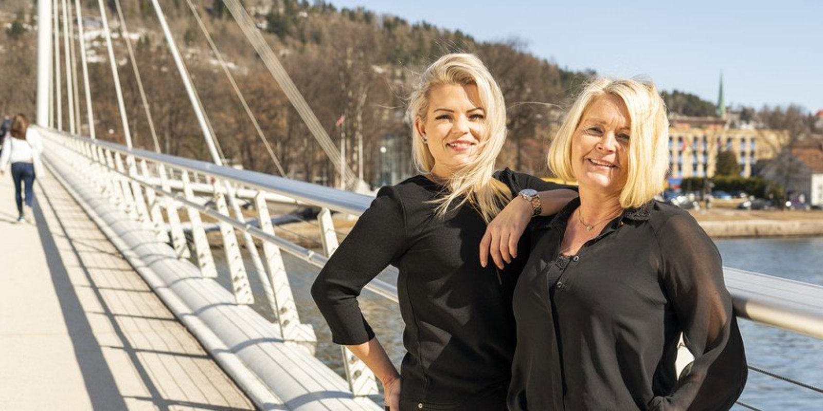 To dyktige frisører ved Apollo Hårsenter Drammen
