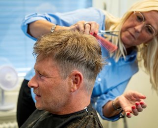 Fikk+Limt+P%C3%A5+H%C3%A5r+17